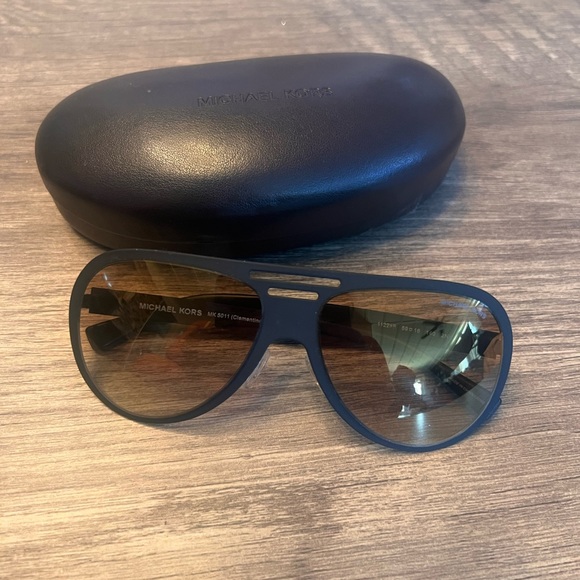 Michael Kors sunnies - Picture 1 of 2
